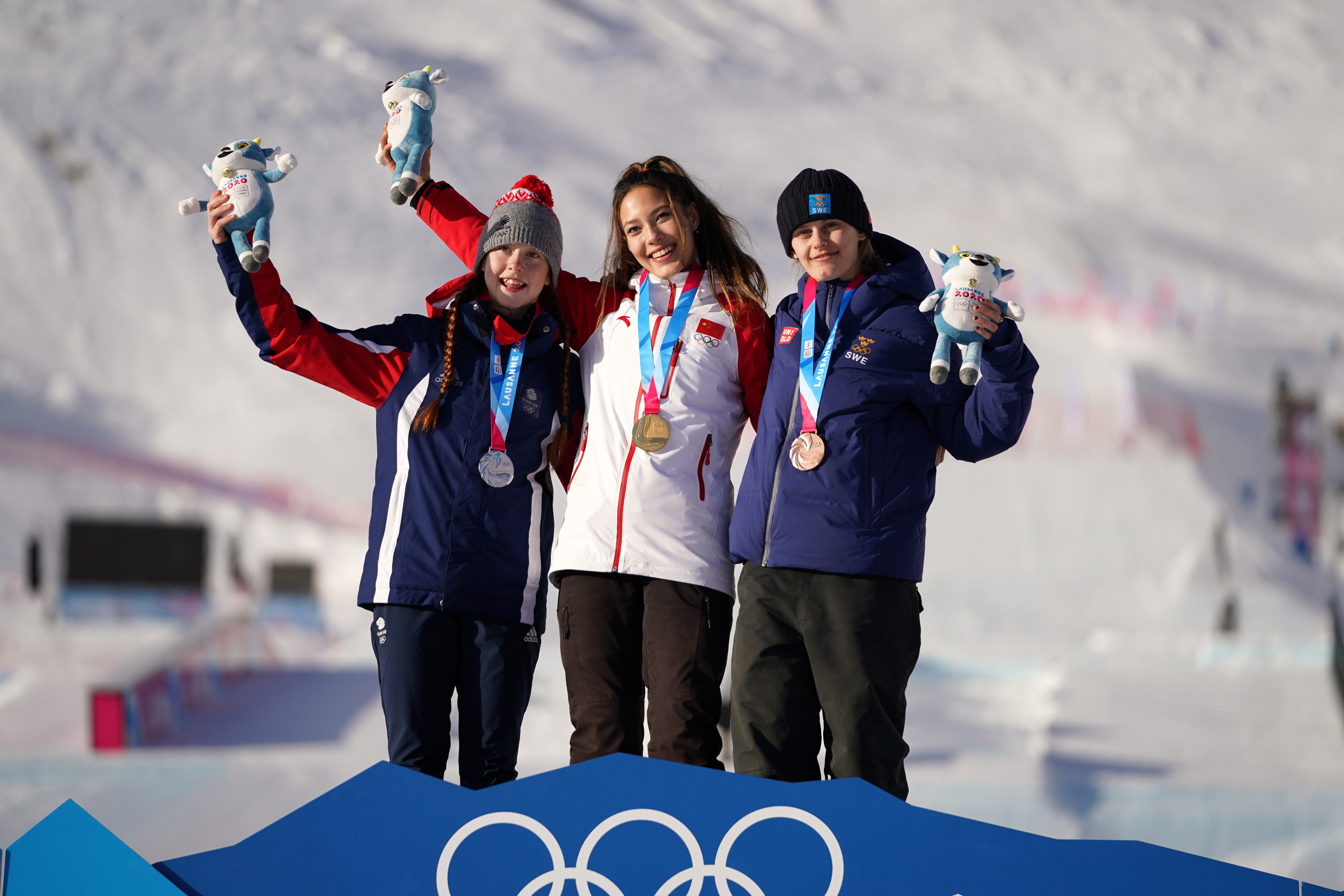 瑞士运动员在滑雪比赛中夺冠 瑞士运动员在滑雪比赛中夺冠