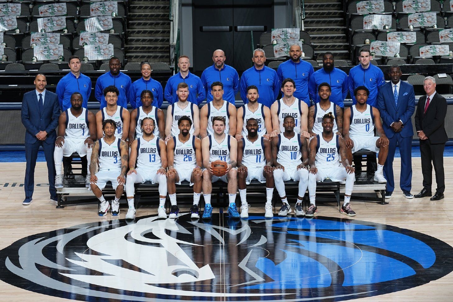 上海队轻取天津队,东契奇点燃赛场 上海队轻取天津队,东契奇点燃赛场