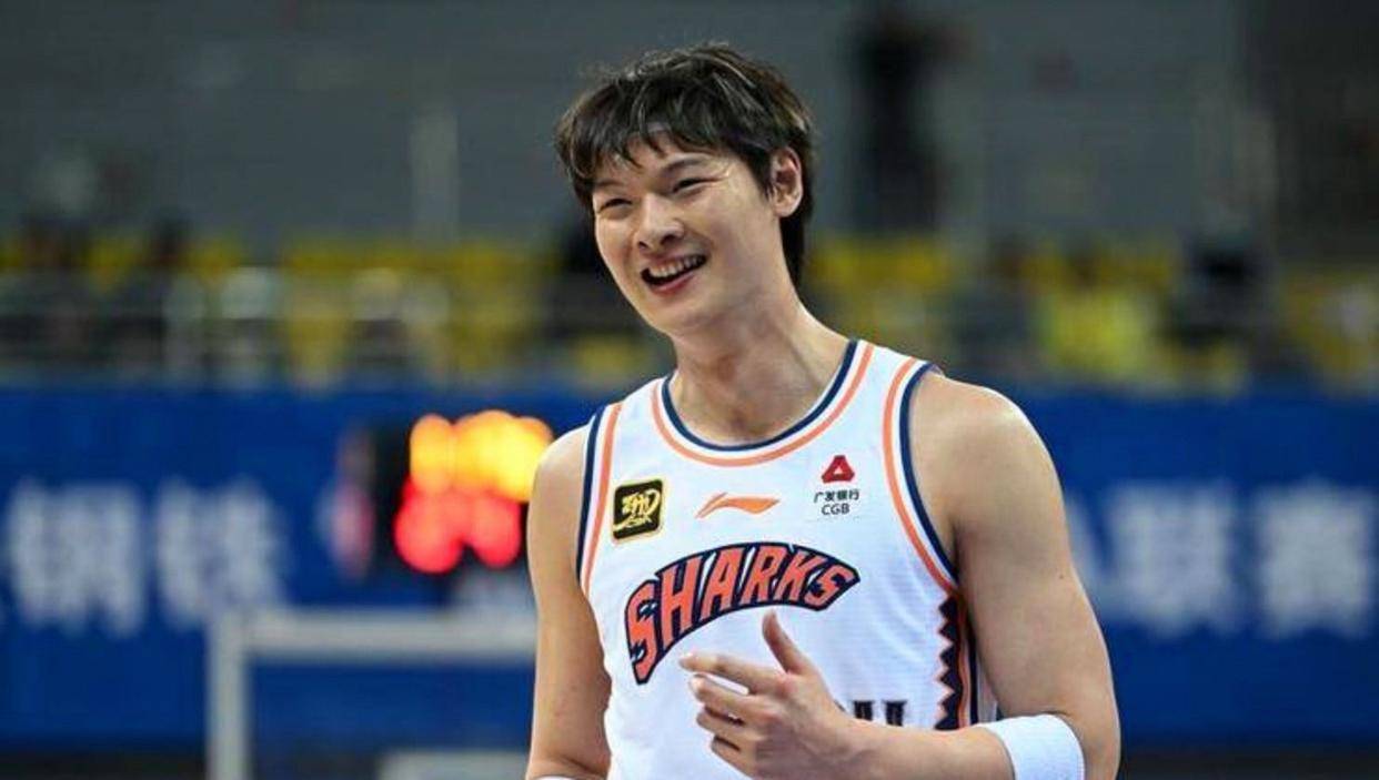 爵士翻盘辽宁队,王哲林点燃赛场 爵士翻盘辽宁队,王哲林点燃赛场