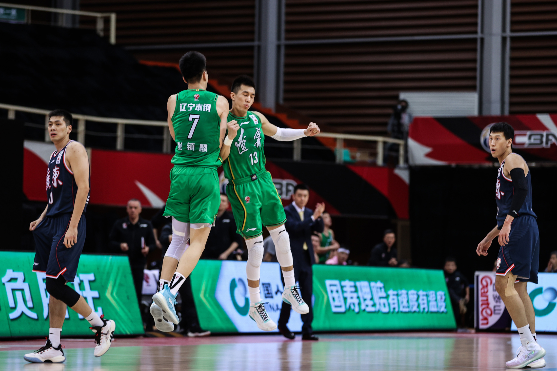 灰熊逆转火箭,郭艾伦点燃赛场 灰熊逆转火箭,郭艾伦点燃赛场