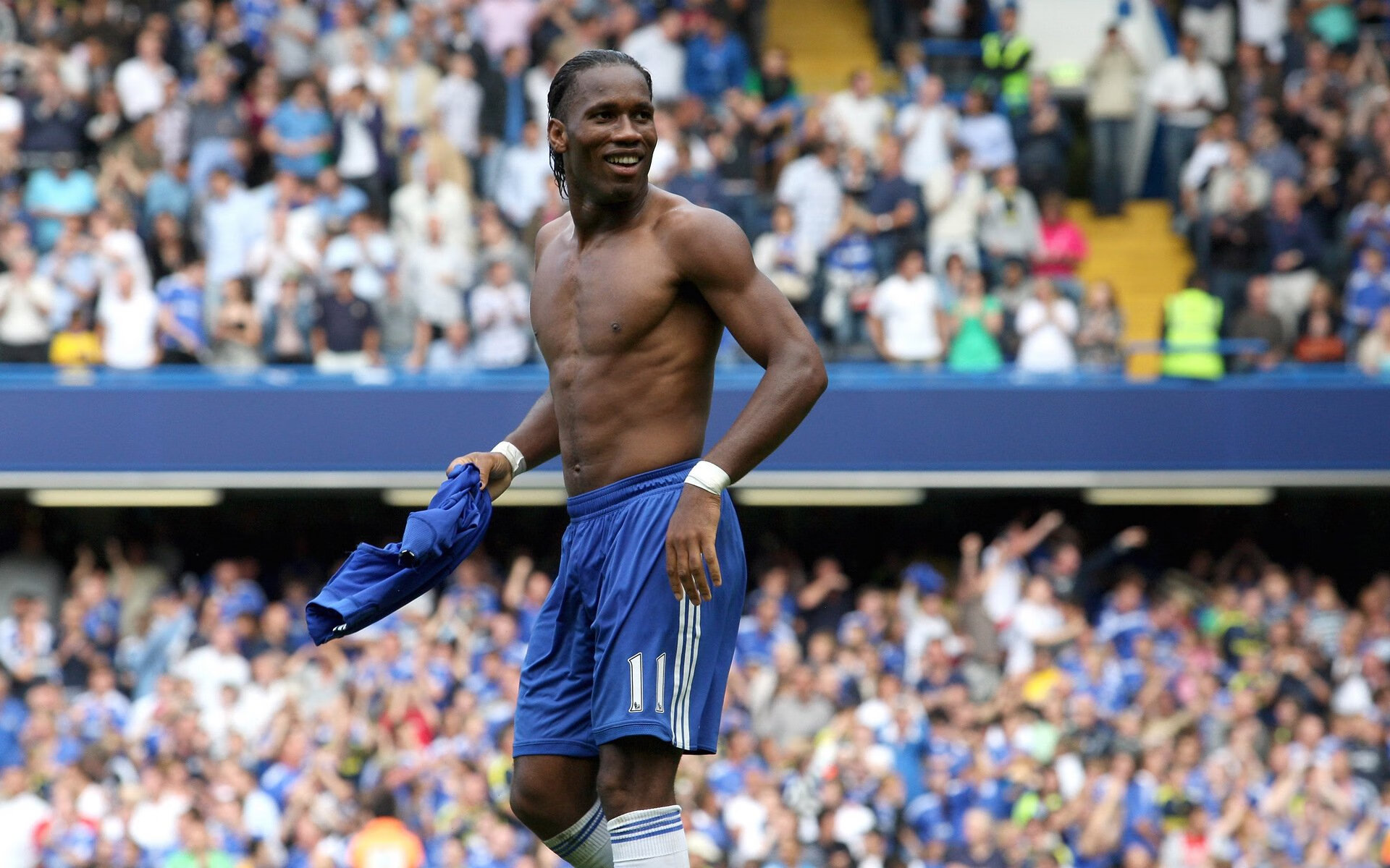 当枫叶遇见黑星,卢卡库的惊艳一射,如何定义了足球的唯一时刻