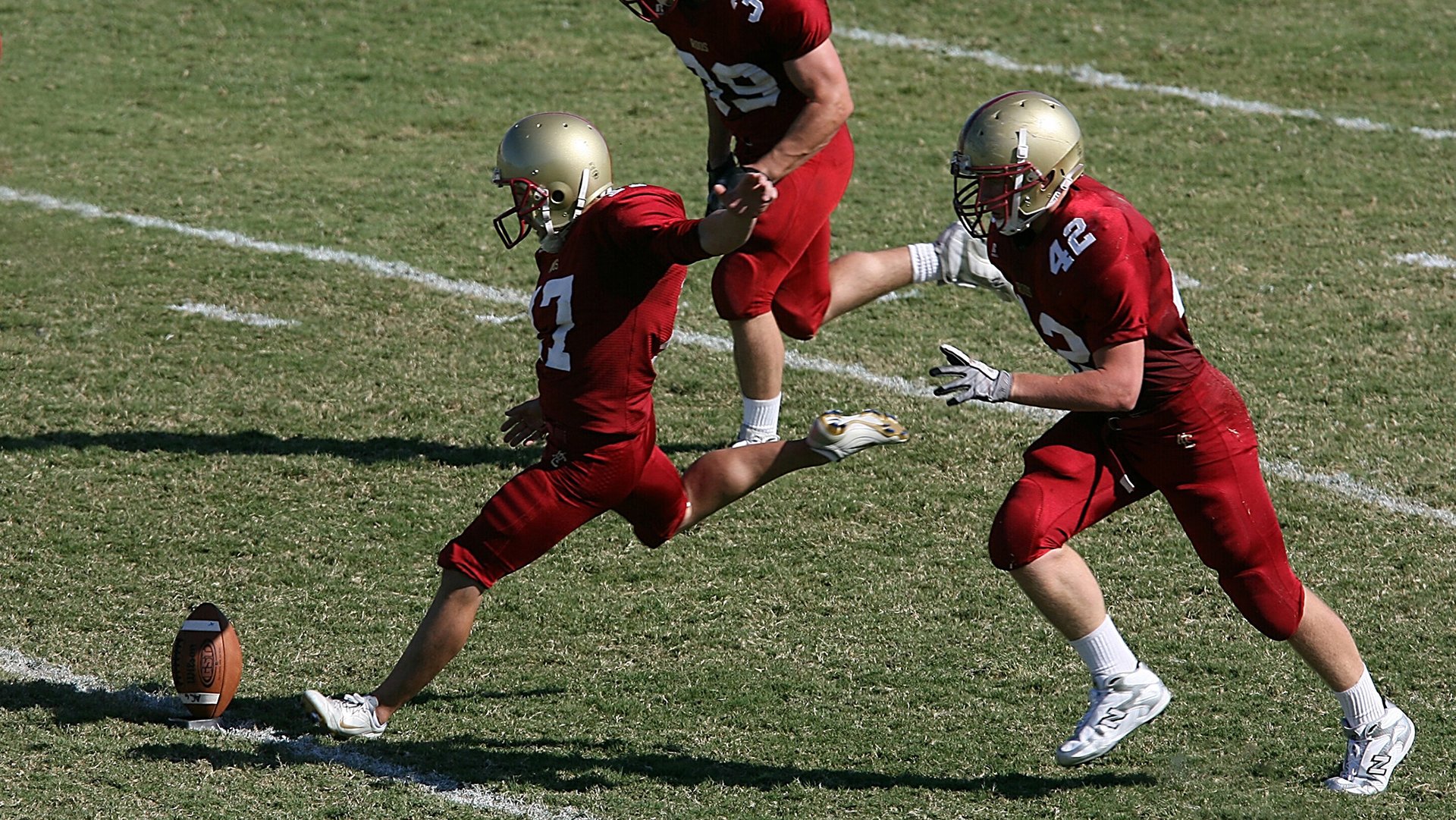 当太阳升起时，胡金秋领衔的团队篮球如何横扫湖人式巨星神话